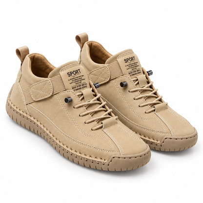 Amandine, zapatillas beige con cordones: par visto en tres cuartos.