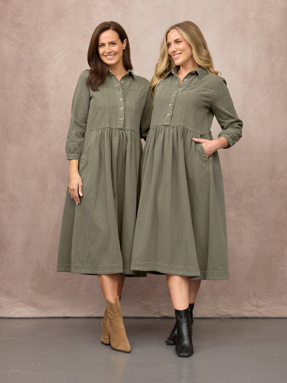Vestido camisero midi caqui — vista 10