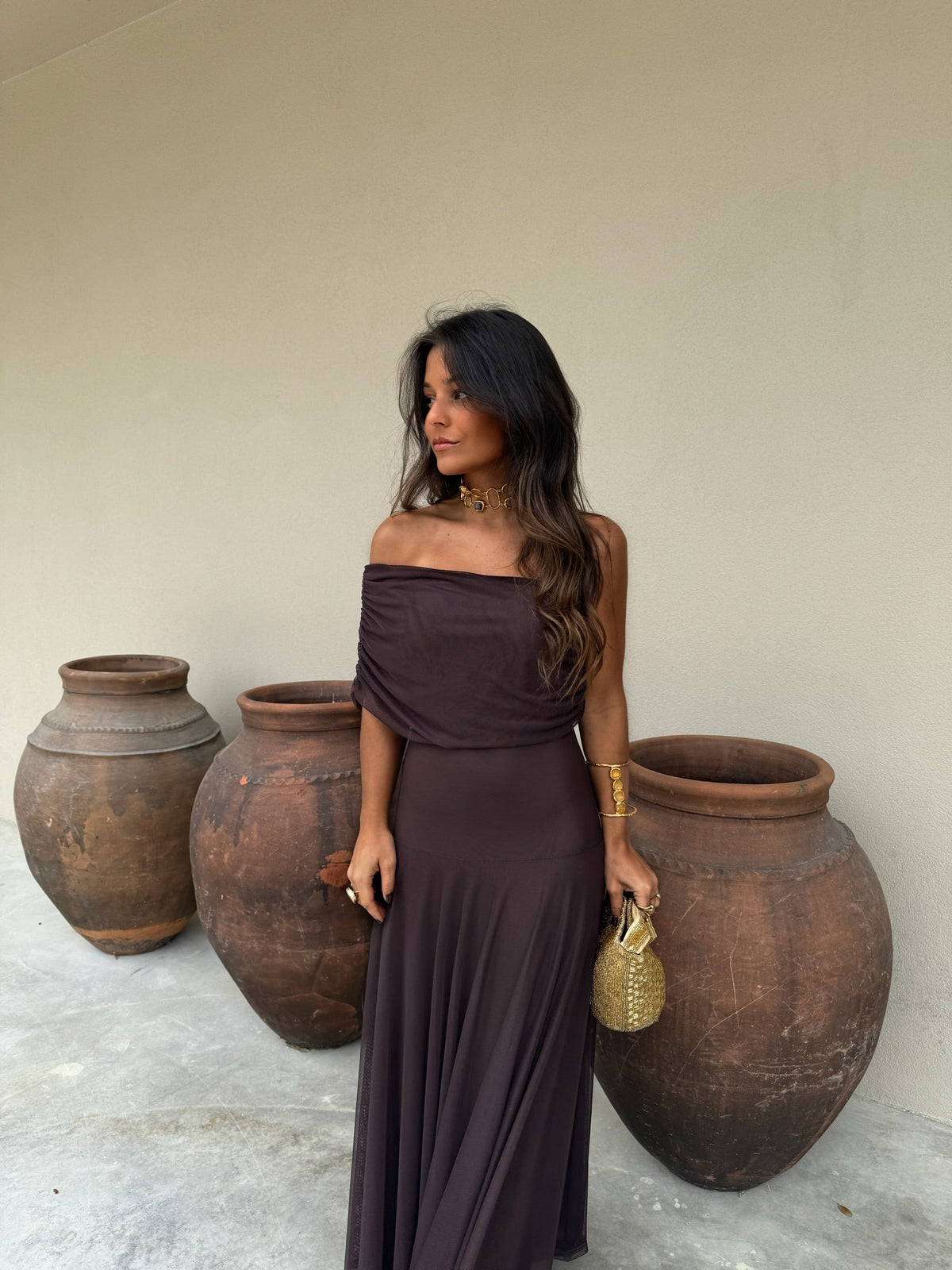 Caterina | Vestido largo marrón de tul con escote Bardot – vista 8