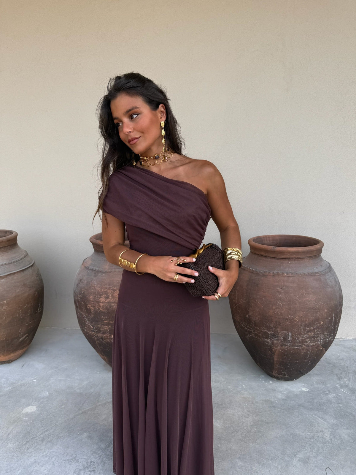 Caterina | Vestido largo marrón de tul con escote Bardot – vista 4