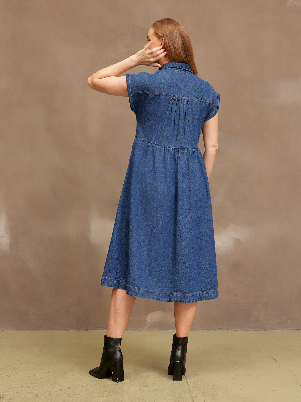 Vestido vaquero midi de manga corta — vista 16